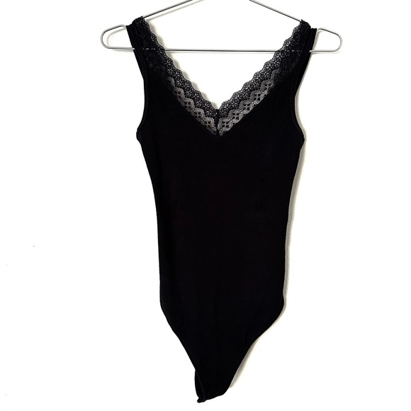 | abercrombie & fitch • lace cami v-neck ribbed bodysuit • size small | - Picture 5 of 12